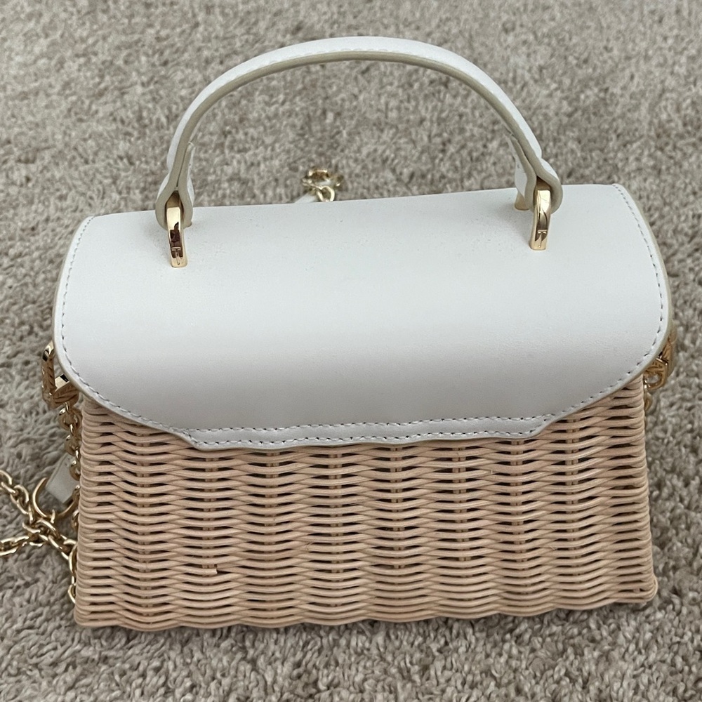 Ted Baker White and Tan Woven Handbag with gold hardware. - Picture 4 of 10